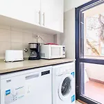 Comfortable And Central 3Min Walking To The Beach